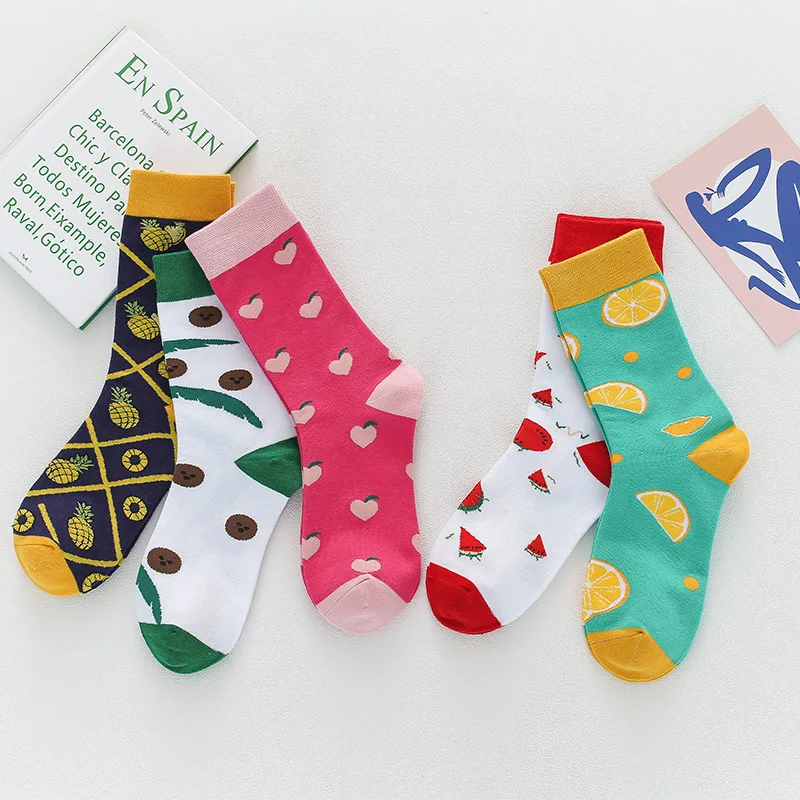 Женские хлопковые Забавные милые носки с фруктами, ананасами, Персиком, Kawaii, черные, белые, красные, мягкие, цветные, удобные, для девушек, классные, теплые, персонализированные носки