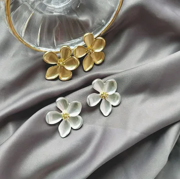 

Vintage Simple Frosted Matte Geometric Flower Petal Alloy Stud Earrings For Women Temperament Wild Earrings Jewelry Accessories