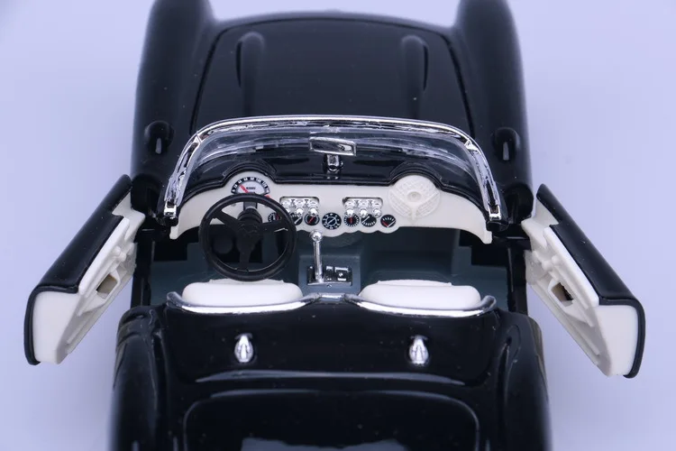 Maisto 1: 24 модель автомобиля из сплава 1957 Chevrolet Corvette модель автомобиля