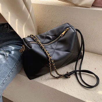 

Small bag women bag 2020 spring new fashion chic shoulder messenger bag diamond chain soft leather bag