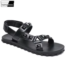 Летние сандалии из натуральной кожи; Мужская удобная Пляжная обувь с заклепками; нескользящие шлепанцы; мужские повседневные тапочки; Цвет Черный