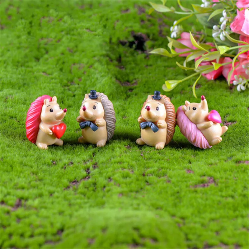 4pcs Heart Hedgehog Resin Miniature Figurine Garden Decor Micro Landscape