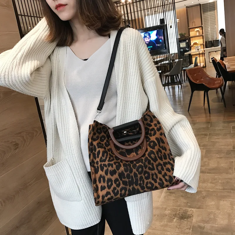 

Leopard shopping bag large capacity wooden handbag shoulder diagonal women's bag