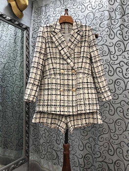 

2020 Early Autumn New Women's Lapel Plaid Decorative Long-Sleeved Woolen Top + Shorts set 902