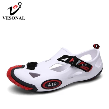 

2020 Summer Hollow Out Plastic Men Shoes Sandals Wading Water Slip-on Male Shoes Beach Fishing Sandalias Footwear Soft