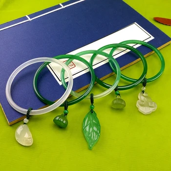 

Natural green jade narrow-faced bracelet woman sends friend to bring