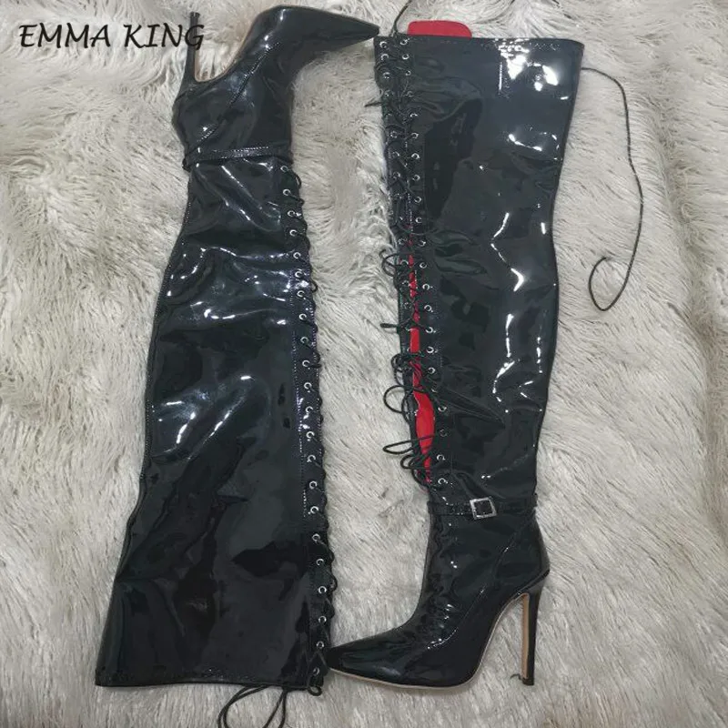 Emma king/Сапоги выше колена с острым носком пикантные женские сапоги до бедра на высоком каблуке с перекрестной шнуровкой; сезон осень-зима; женская обувь черного цвета