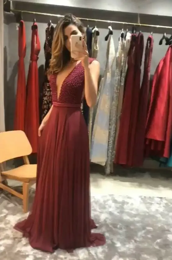

Sexy Deep V-Neck A-Line Long Beaded Burgundy Chiffon Evening Dresses Pleated Floor Length Zipper Formal Party Dress for Women