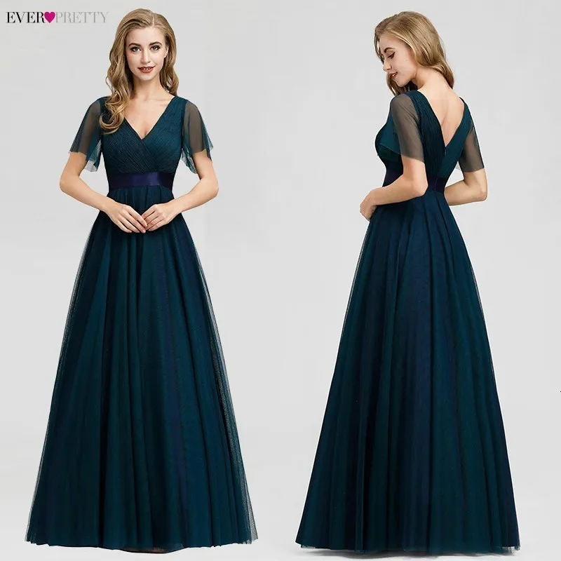 Vestido longo de baile com decote em