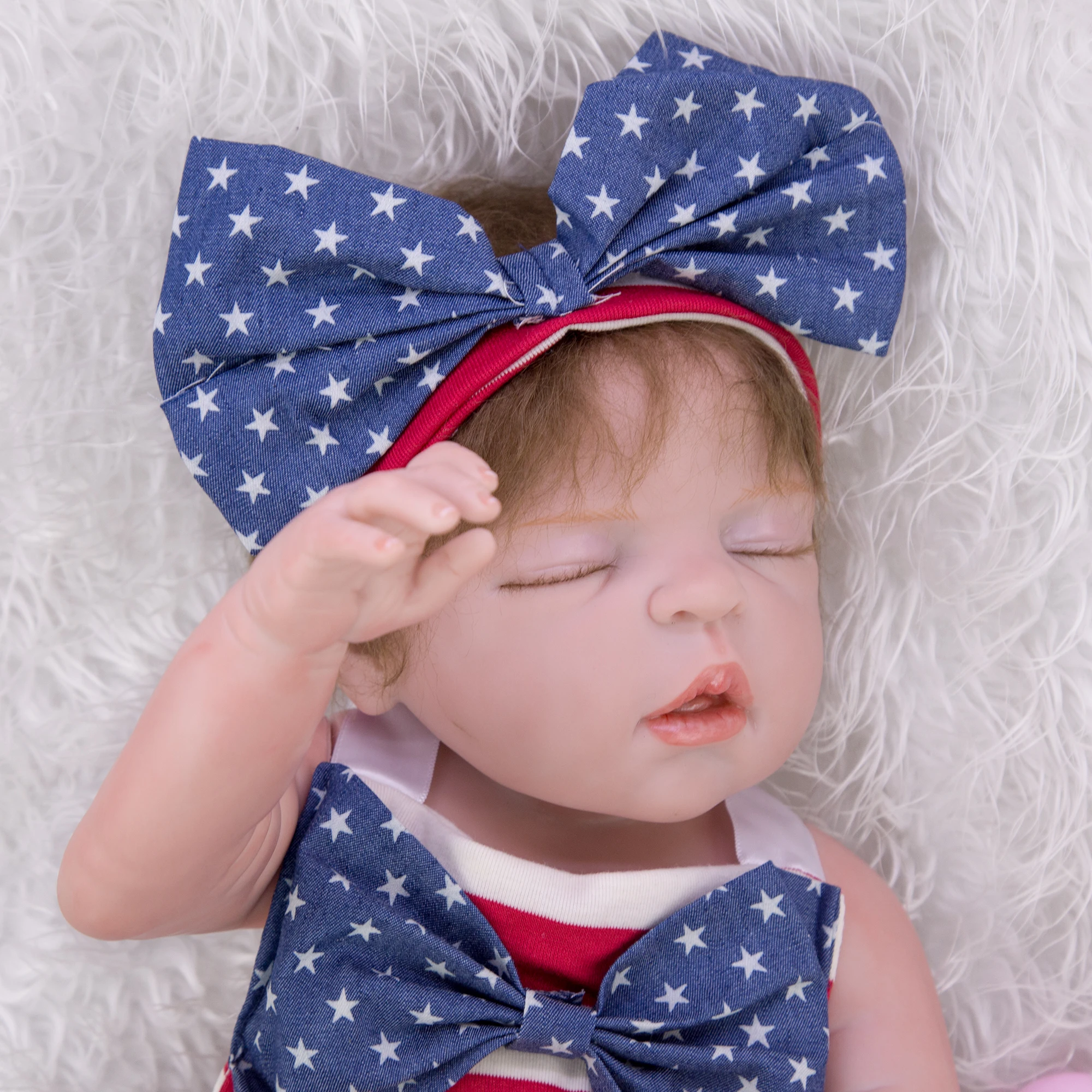 KEIUMI 57 см Meninas Baby Reborn закрытыми глазами полный силиконовый корпус Красной кожи реалистичные Reborn Baby Doll игрушка модные Рождественский подарок