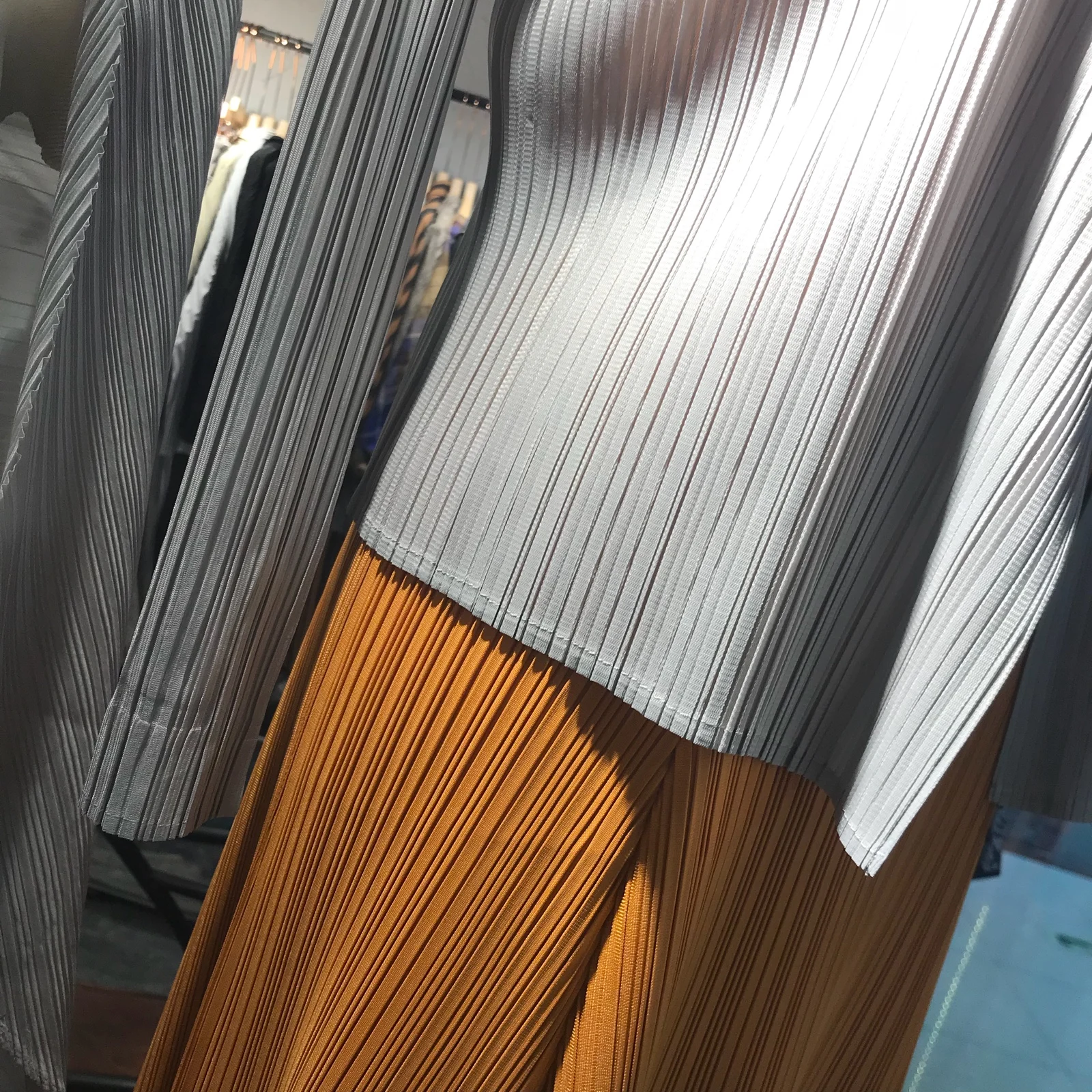 Плиссированный кардиган MIYAKE Длина 54 см длина рукава 56 см