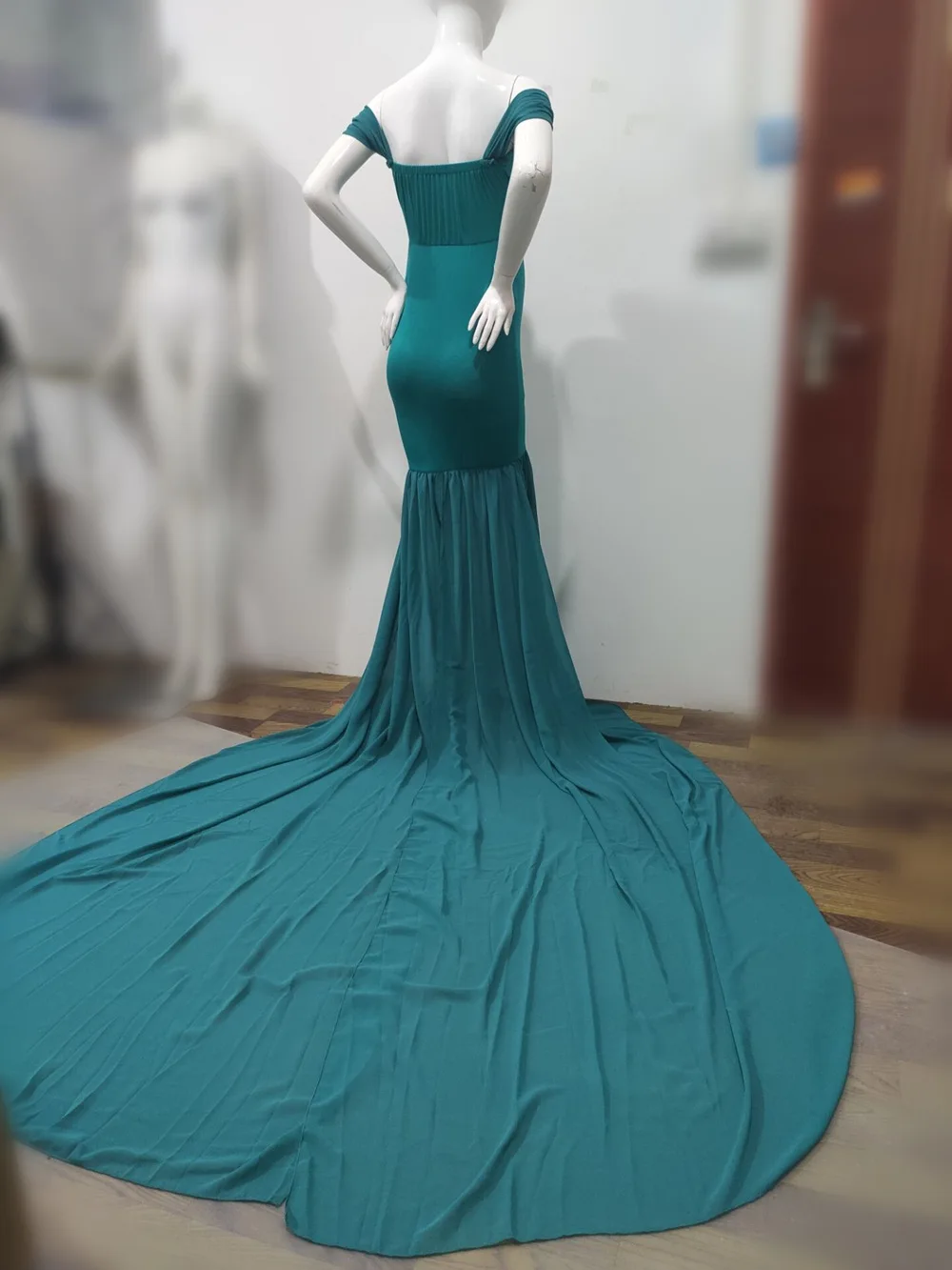 2019 Sexy Maternity Dresses Photography Props Off Shoulder Women Pregnancy Dress For Photo Shooting New Tail Maxi Maternity Gown (3)