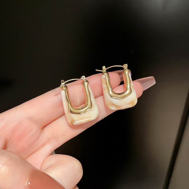 White Color Drip Oil C Shape Hoop Earrings for Women Girl Simple Geometric Round Circle Korean Sweet Jewelry Daily Life