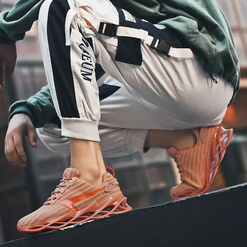 2020 New Men's Fly-knit Breathable Blade Bottom Luxury Fashion Running Shoes Men's Retro Sneakers British Fashion Sneakers 39-44