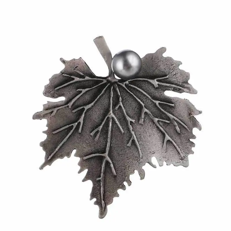 

Hot Sales Korean-style Retro Accessories Simple Glorious with Pearl Maple Leaf Brooch Brooch Suit Sweater Brooch Accessories