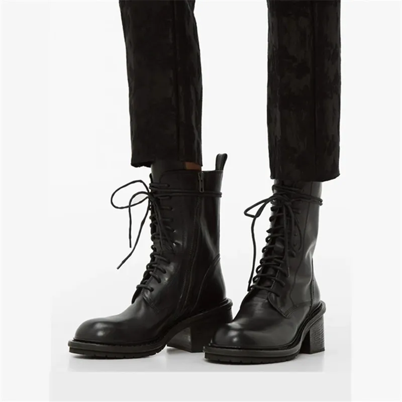 Royal Belle/черные ботильоны из натуральной кожи; Botas Mujer; женские ботильоны на платформе; женские короткие ботиночки на не сужающемся книзу массивном каблуке со шнуровкой; ковбойские ботинки