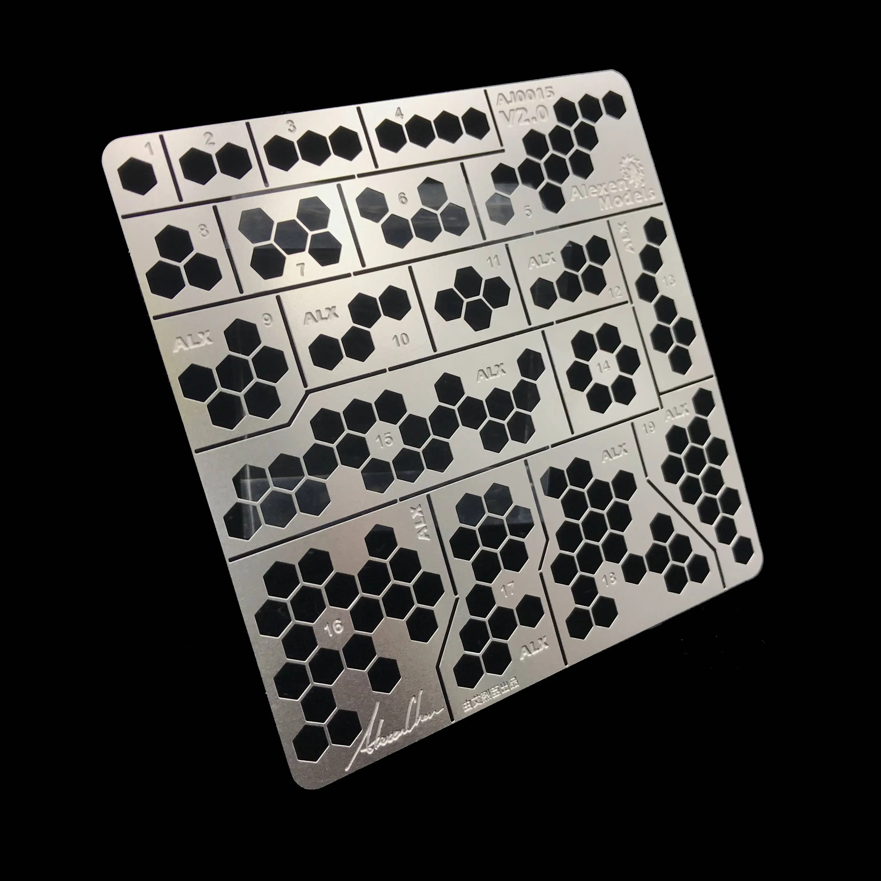 

1/100 1/35 Scale Hexagon Cellular Digital Camouflage Leakage Spray Plate Tools for Gundam Military Model Kit AJ0015