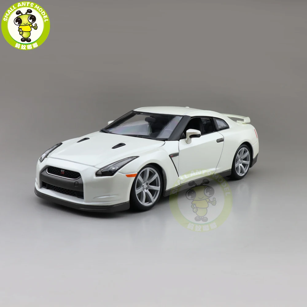 

1/18 GT-R GT R 2009 Bburago 12079 Diecast Model Car Toys Boys Girls Gifts