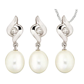 

Set in sterling silver 925mls. With crimping in rhinestone and Pearl knob cultivated in fresh water 9mm.
