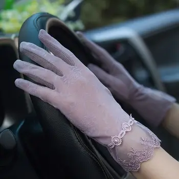 

Women's Elegant Lace Gloves Wrist Sun Protection Driving Gloves for Summer Touch Screen Anti-Slip Gloves