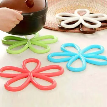 

1 Pc Kitchen Eat Mat Anti-slip Silicone Plum Blossom Shape Dining-table Pot Pad Heat Proof Heat Insulation Placemat