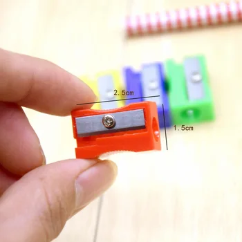 50 pezzi fornitura diretta in fabbrica semplice piccolo temperamatite quadrato pratico temperamatite in plastica fornitura all'ingrosso