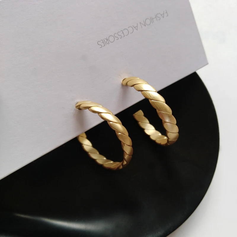 

Fashion Geometric simplicity Metal twist C stud earrings accessories minimalist temperament Korean earring for women Party gifts