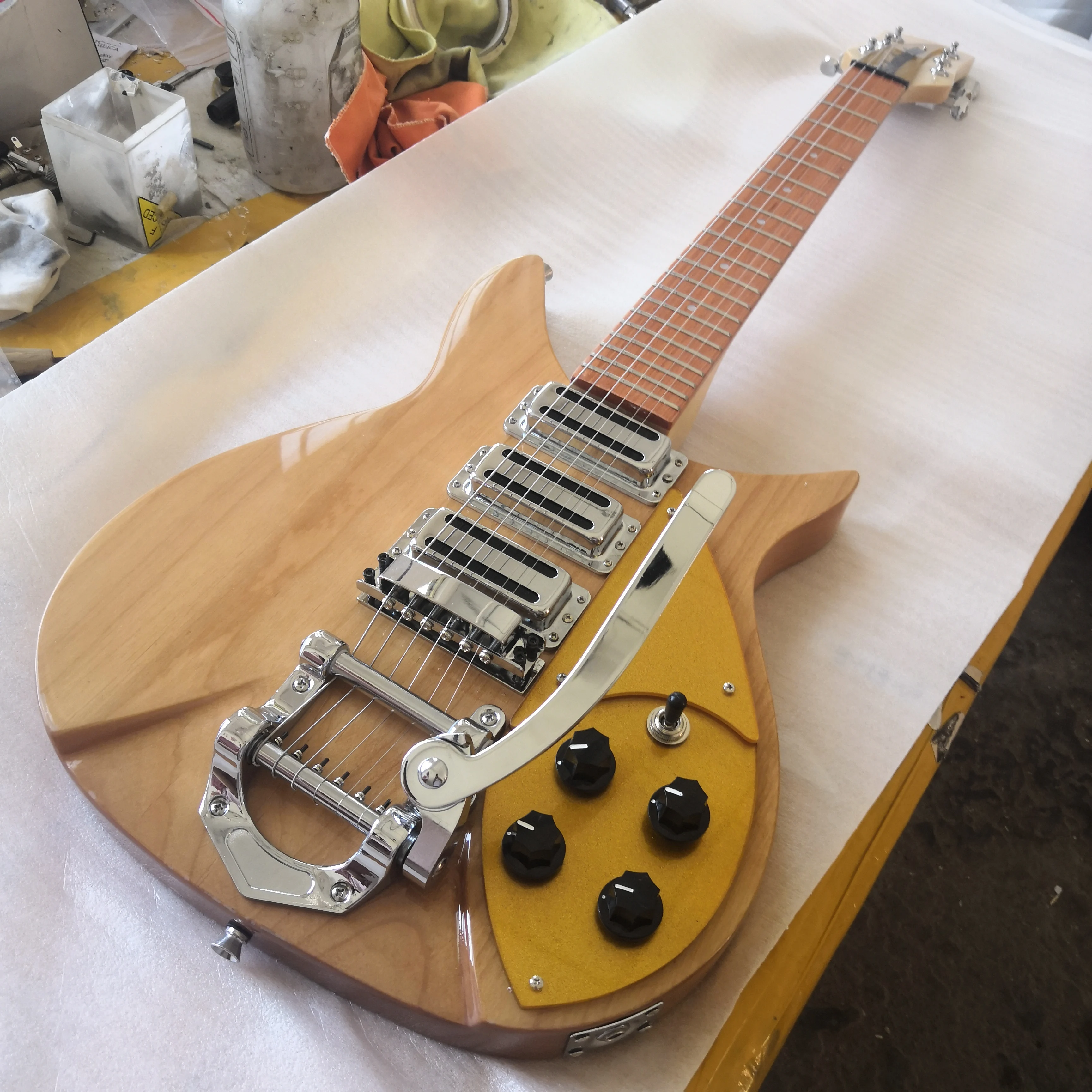 electricguitarmaplesguitarneckKoreanproductionofthreepickup.jpg