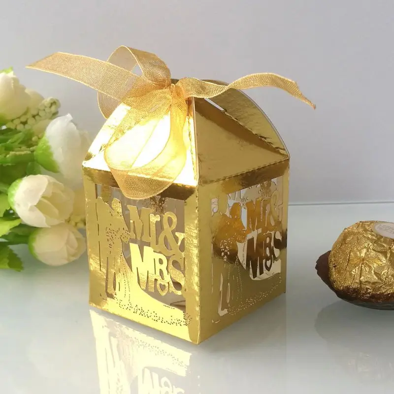 

25Pcs/set Love Heart Laser Cut Hollow Carriage Favors Gifts Candy Boxes With Ribbon Baby Shower Wedding Party Supplies