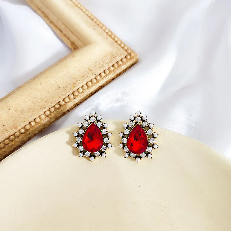 Новая мода простой ретро серьги Нежный Хрусталь жемчужная Сережка-гвоздик элегантный темперамент женские ювелирные изделия