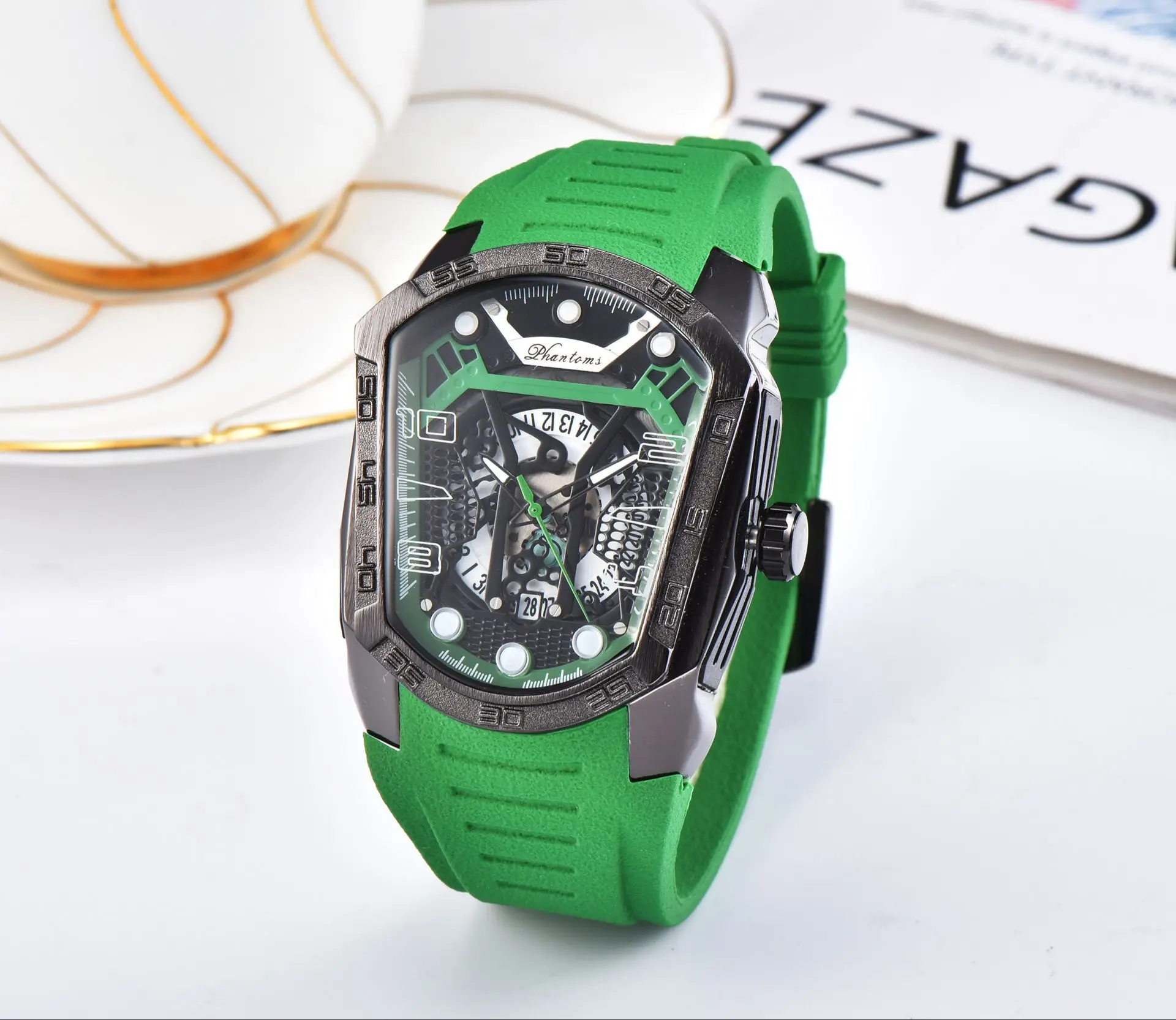 

New in vogue Watch Men's Quartz Watch Cutout Six-Piece Running Seconds Sports Watch