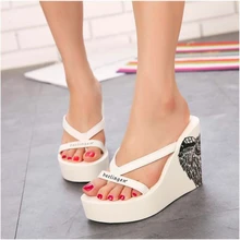 Новые шлепанцы с узором в виде крыльев Ангела на подъеме 11 см; женские летние элегантные красивые праздничные высокие сандалии