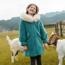 Пальто для девочек, зимняя куртка, новинка года, детская толстая верхняя одежда из овечьей шерсти с удлиненным мехом
