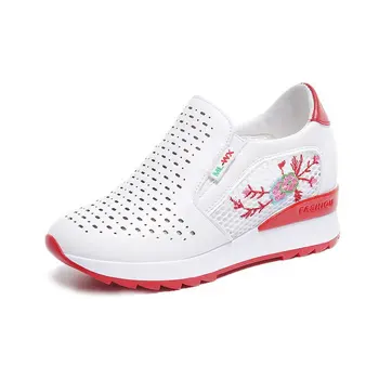 

Stylish Floral Embroidered Leather Platform Evelator Shoes Women Swing Wedge Inner Increase Casual Shoes Platform Shoes 2020