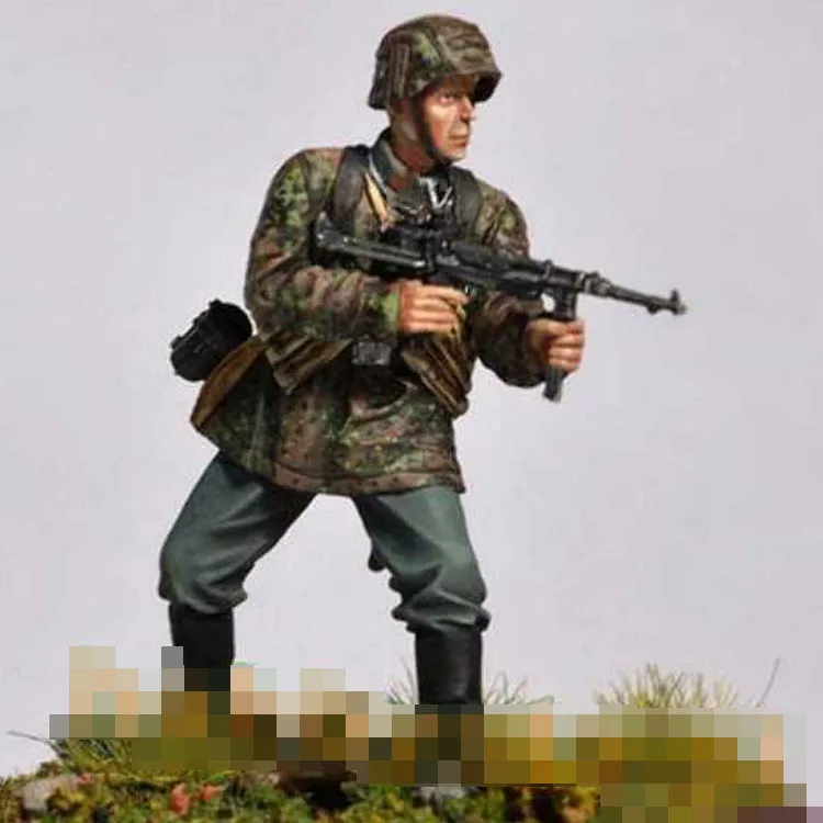 1/35 Scale Unpainted Resin Figure soldier with Submachine gun GK figure | Игрушки и хобби