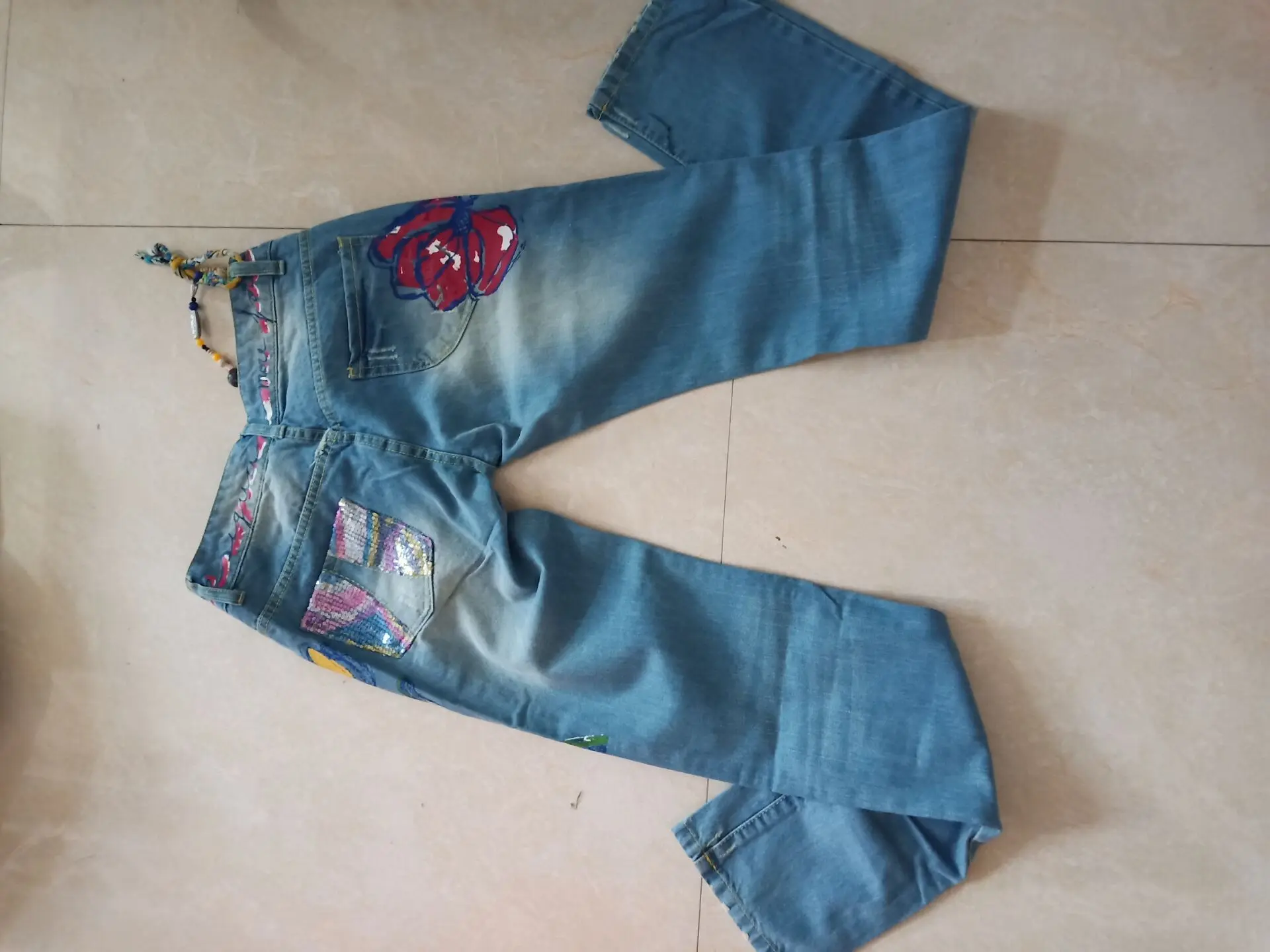 Pantalones vaqueros de moda con estampado de flores y cuentas DESIGUAL