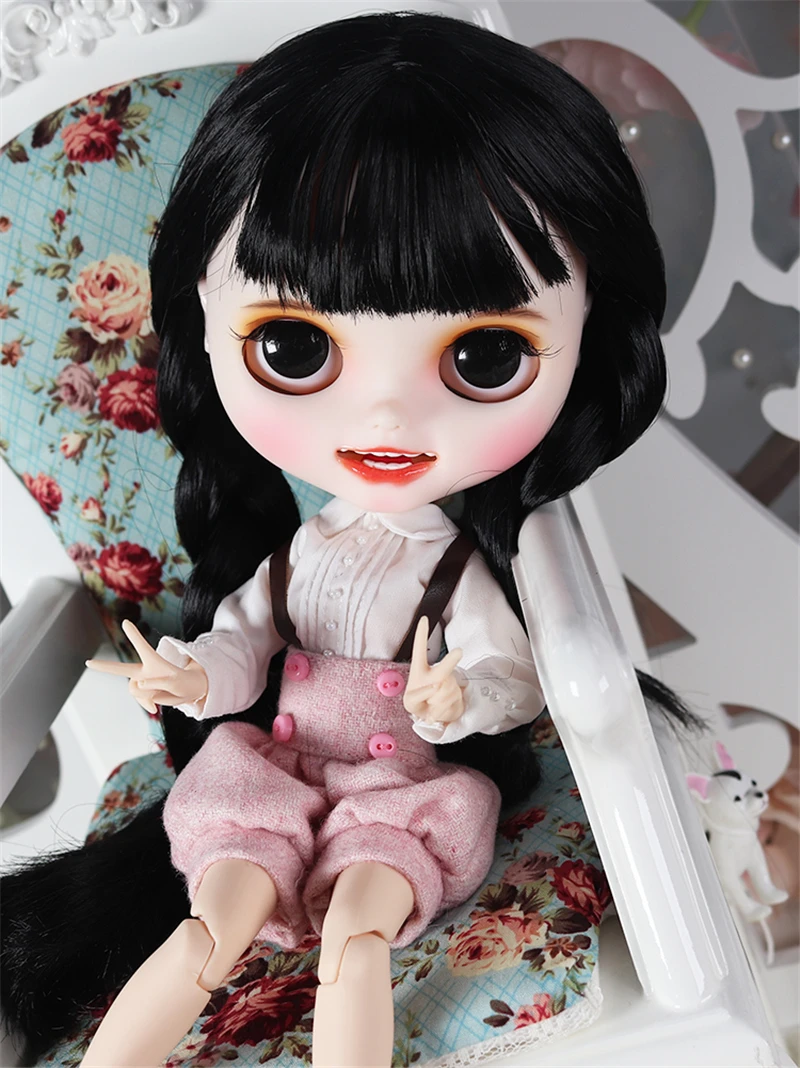 Сьюзен - Преміум Custom Neo Blythe Лялька з чорним волоссям, білою шкірою та матовим усміхненим обличчям 1