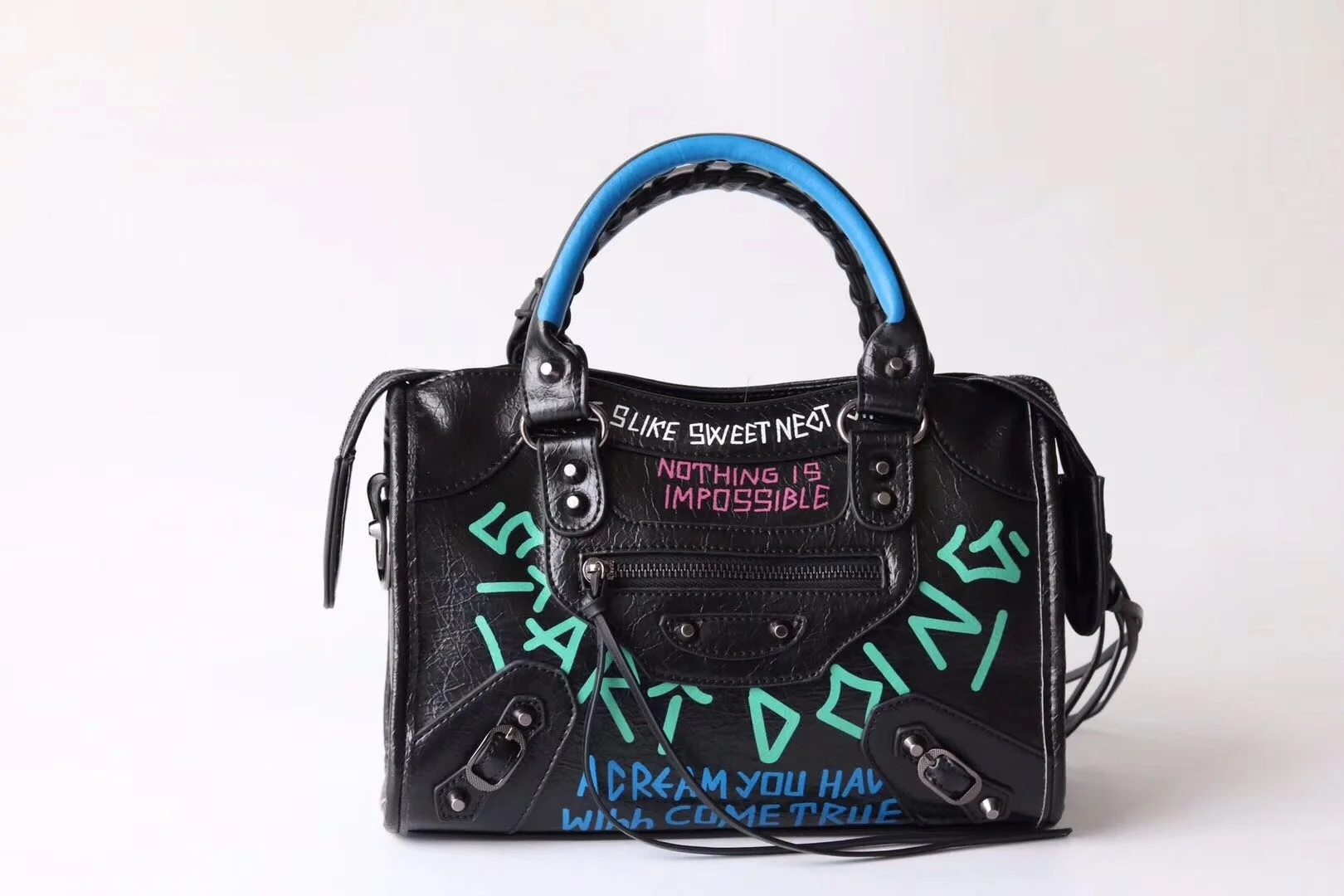 

2019 Paris Motorcycle Studs Tassels Graffiti Totes Motorcycle Bag Rivets Matte Corrugated Handbag for Women Large M Size 28cm