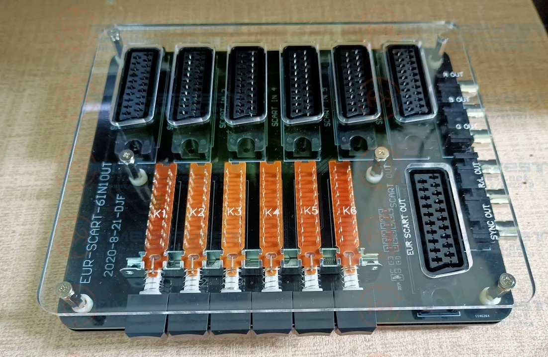 

NEW 6 IN 1 OUT Manual switcher 6 way in SCART ( EUR ) and 1 way out ( 1*SCART European output + 1 RGBS RCA output) distributor