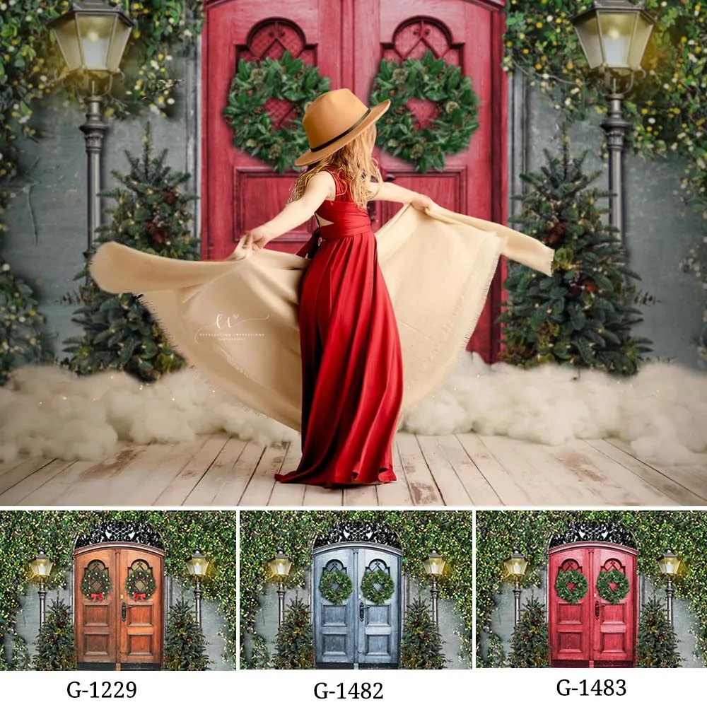 

Mocsicka Christmas Vintage Wooden Door Photography Backdrops Street Light Christmas Tree Decor Photocall Background Photo Studio