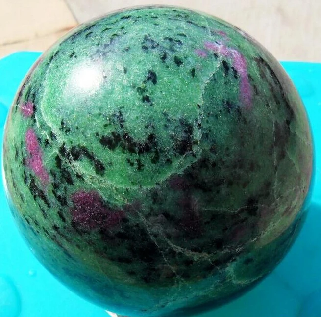 905+++ AAA 98 мм натуральный рубин в цоизите шара