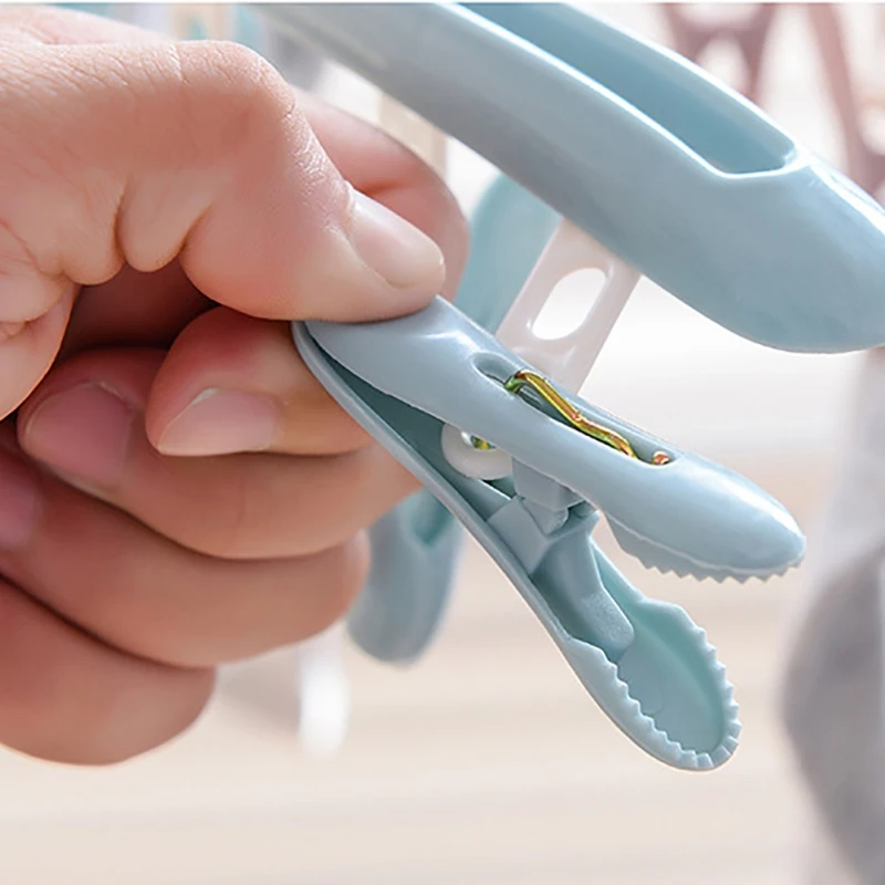Multi-function 8 clip drying rack multifunctional windproof rotatable plastic baby underwear socks clip hanger household items