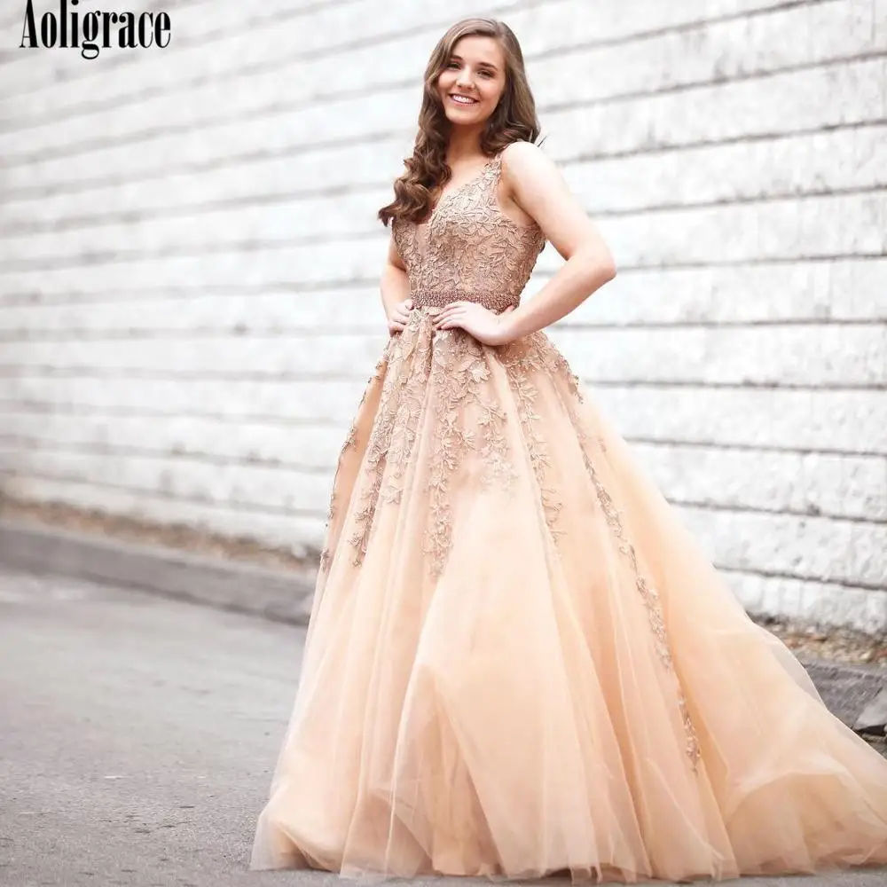 

New Arrival Lace Prom Dresses V-Neck Appliques Sweep Train Formal Party Evening Gowns Sexy Special Occasion Dresses Vestidos