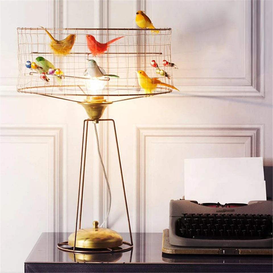 Светодиодный настольный светильник в стиле пост-модерн для гостиной, спальни, прикроватной тумбочки, светодиодный Настольный светильник с золотой проволокой, клетка для птиц, для учебы, Декор, настольные лампы, освещение