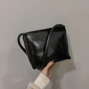 

2020 new high-grade armpit bag shoulder bag niche commuter female summer red handbag Korean version