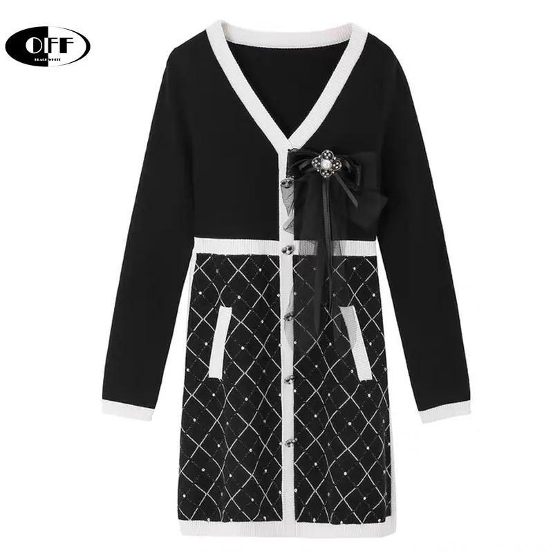 Женское трикотажное мини-платье на пуговицах с V-образным вырезом и длинным