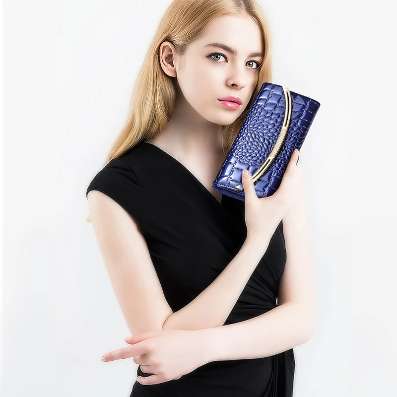 Cena 2020 moda prawdziwy skórzany portfel kobiety luksusowy projektant lakierowane skórzane portfele kobiet sprzęgła panie 3 krotnie skóry wołowej portfel z zatrzaskiem