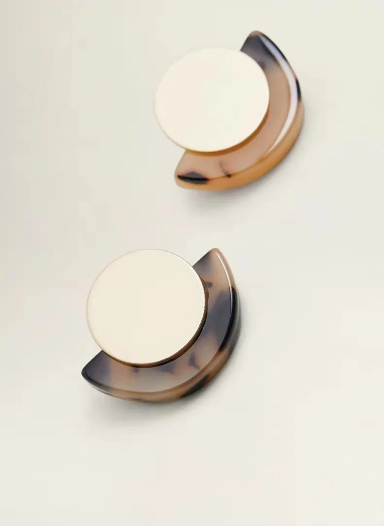

Geometric Semicircular Tortoiseshell Earrings for Women Gold Alloy Brushed Acetate Plate Stud Earrings Bohemian Fashion Jewelry