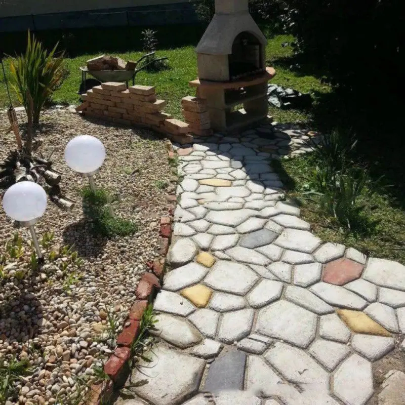 

Manually Paving Cement Brick Concrete Molds DIY Plastic Path Maker Mold Garden Stone Road Mold Garden Decoration