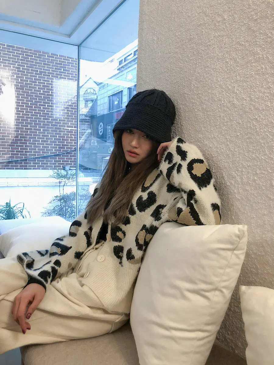 Новые женские свитера больших размеров на осень и зиму, винтажные кардиганы на пуговицах с v-образным вырезом, однобортный Свободный кардиган с пышными рукавами